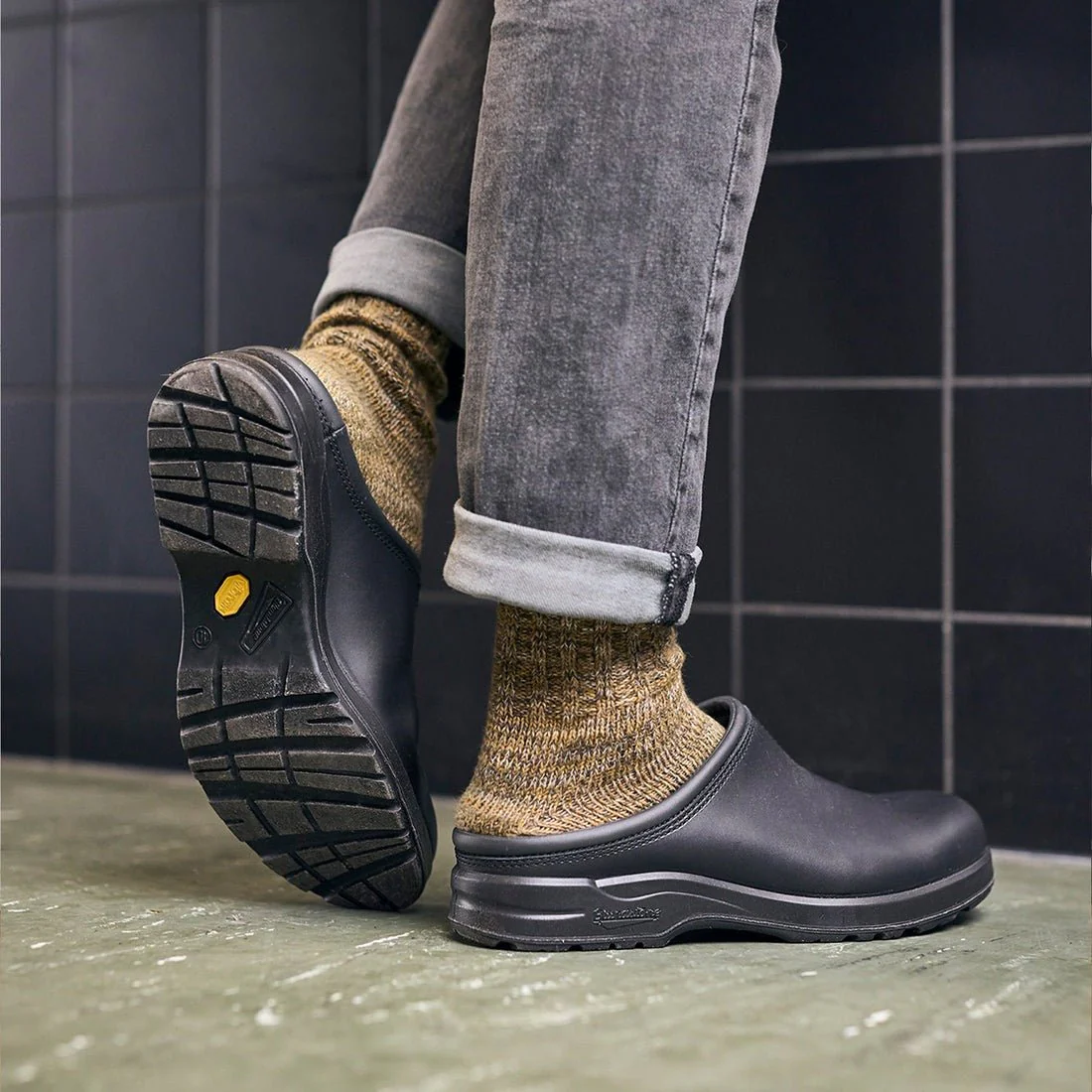 All Terrain Clog #2381 | Leather | Black - Image 3