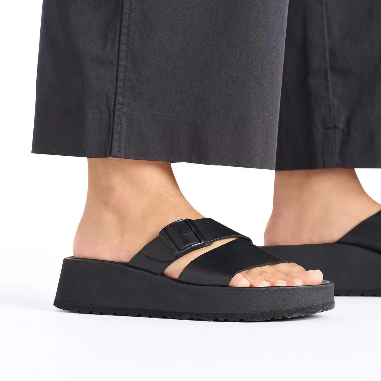 Almina | Leather | Black - Image 2