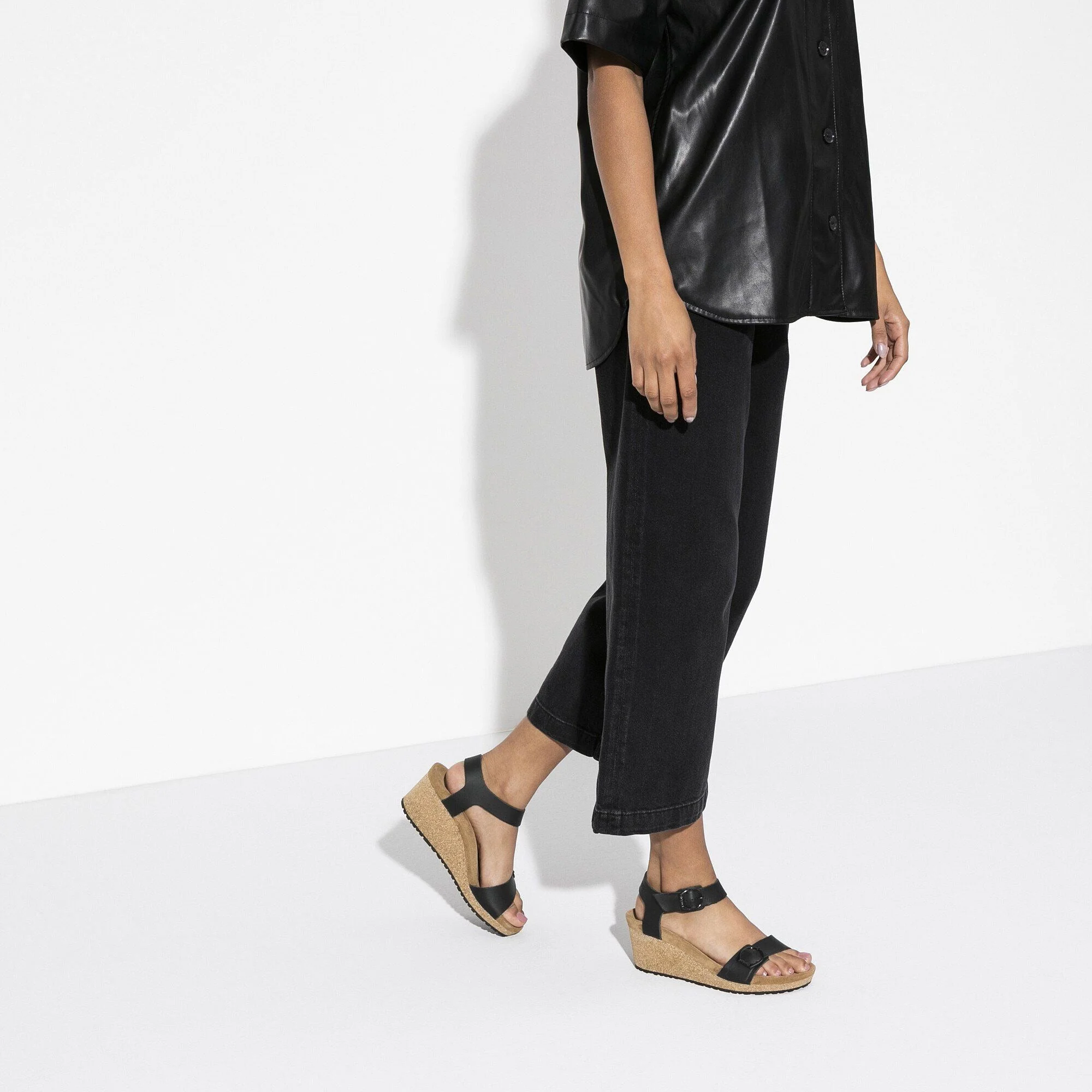 Soley Round Buckle | Leather | Black - Image 3