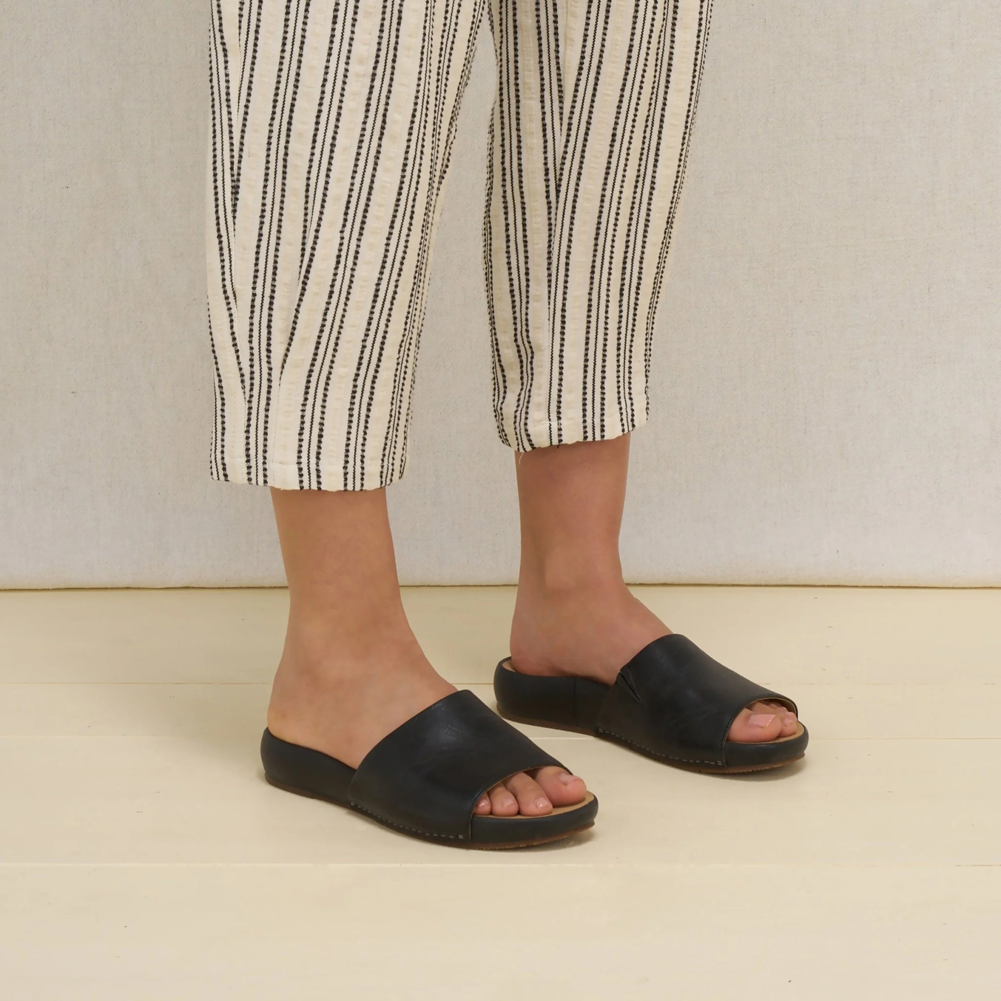 Twyla | Leather | Black - Image 2
